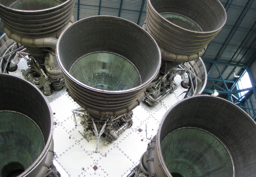 5 engines to thurst up the rocket