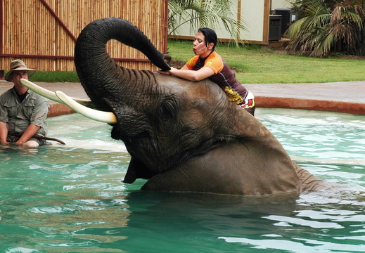 Rajani swimming with Bubbles