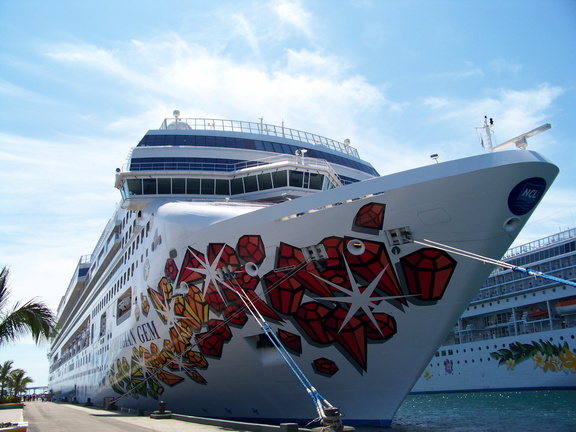 The front of the Norwegian Gem