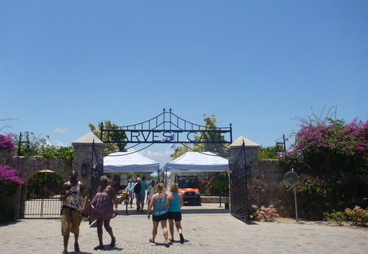 Welcome arch to the island