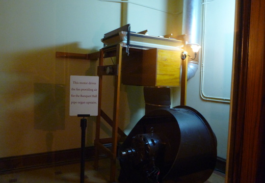 Motor for air to the pipe organ